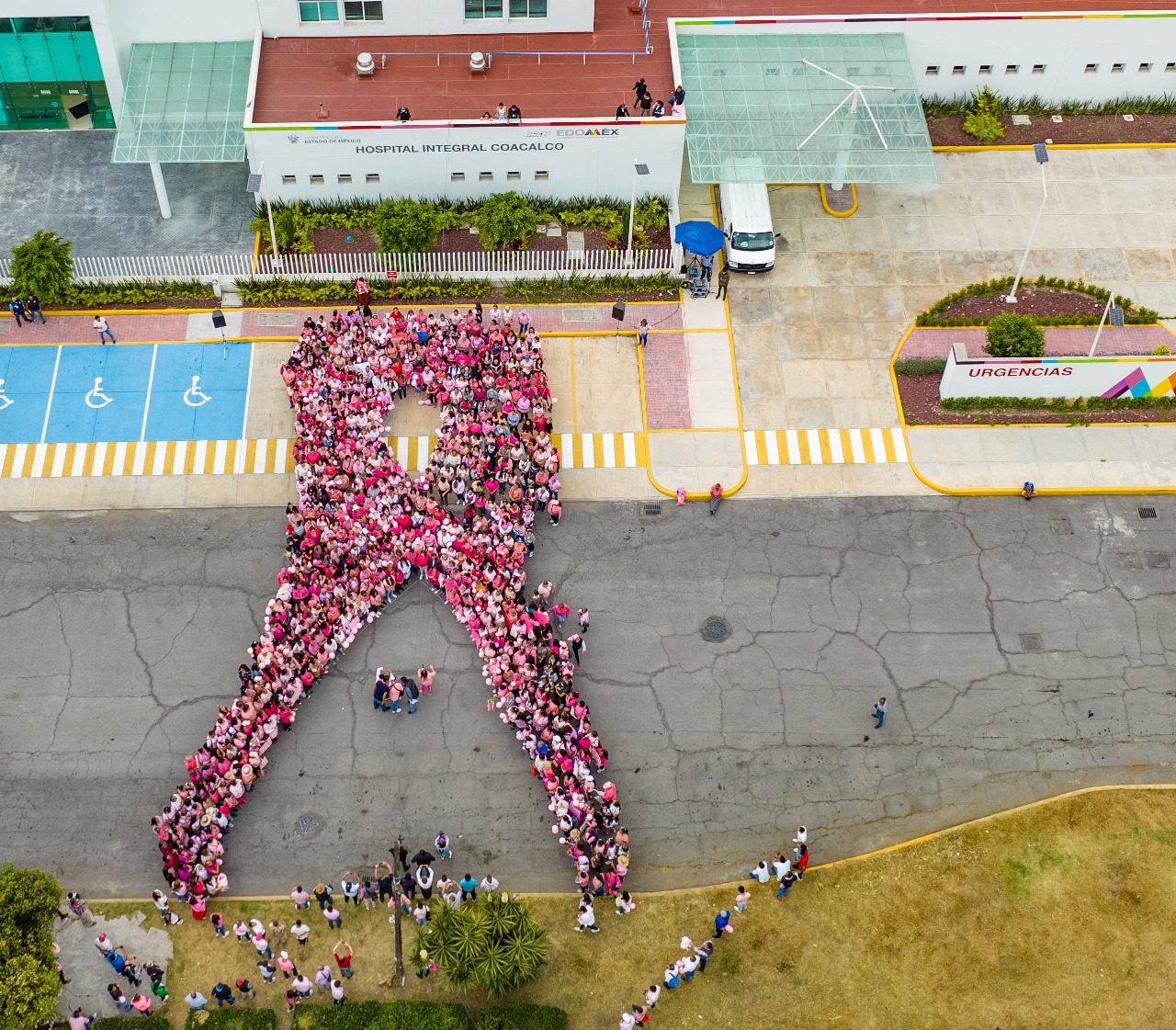 CAMINAN MUJERES EN COACALCO PARA CREAR CONCIENCIA EN LA PREVENCIÓN DEL CÁNCER DE MAMA