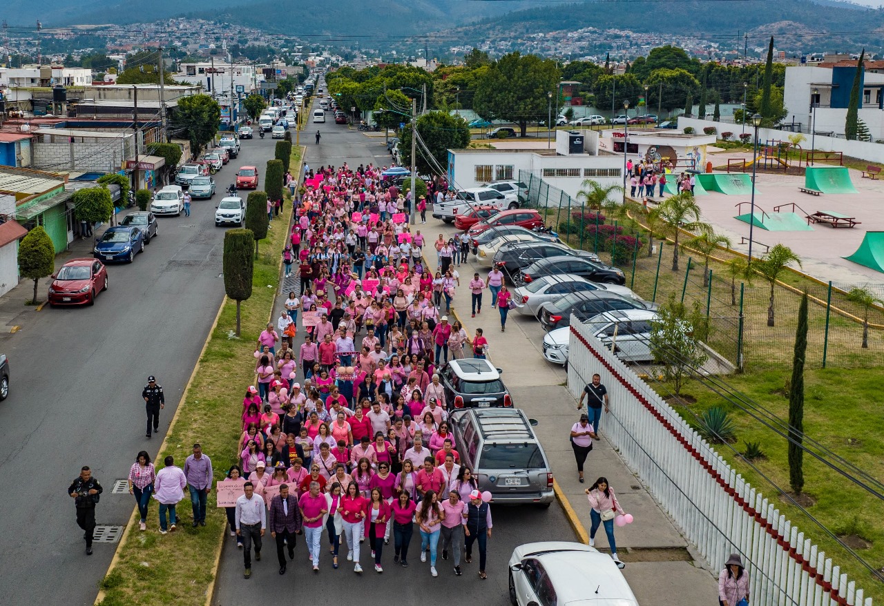 CAMINAN MUJERES EN COACALCO PARA CREAR CONCIENCIA EN LA PREVENCIÓN DEL CÁNCER DE MAMA